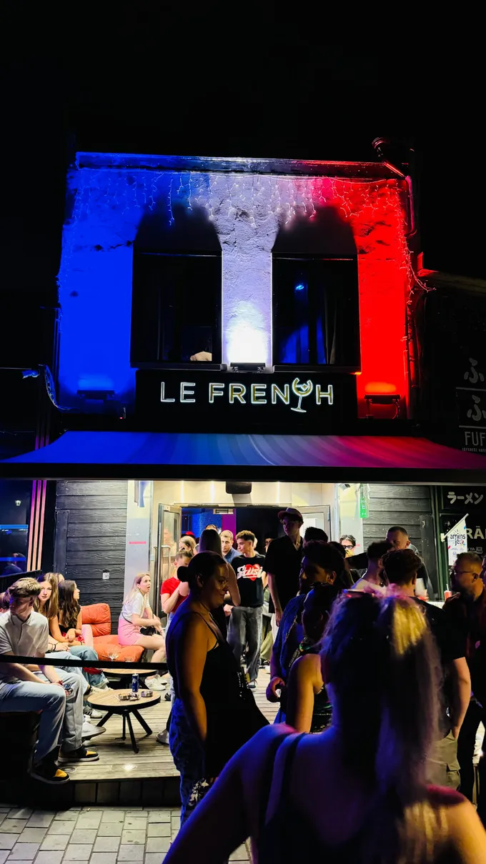 La façade du French, quai Bélu